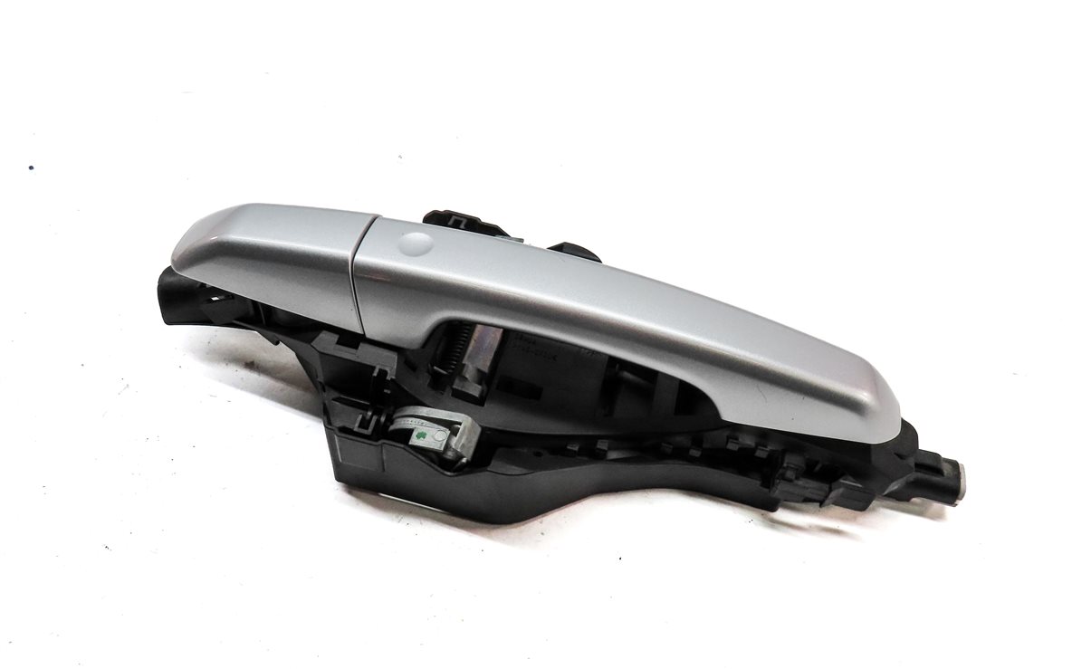 Thumbnail 1: 15-19 LAND ROVER DISCOVERY SPORT (L550) REAR LEFT PASSIVE DOOR HANDLE (SILVER)