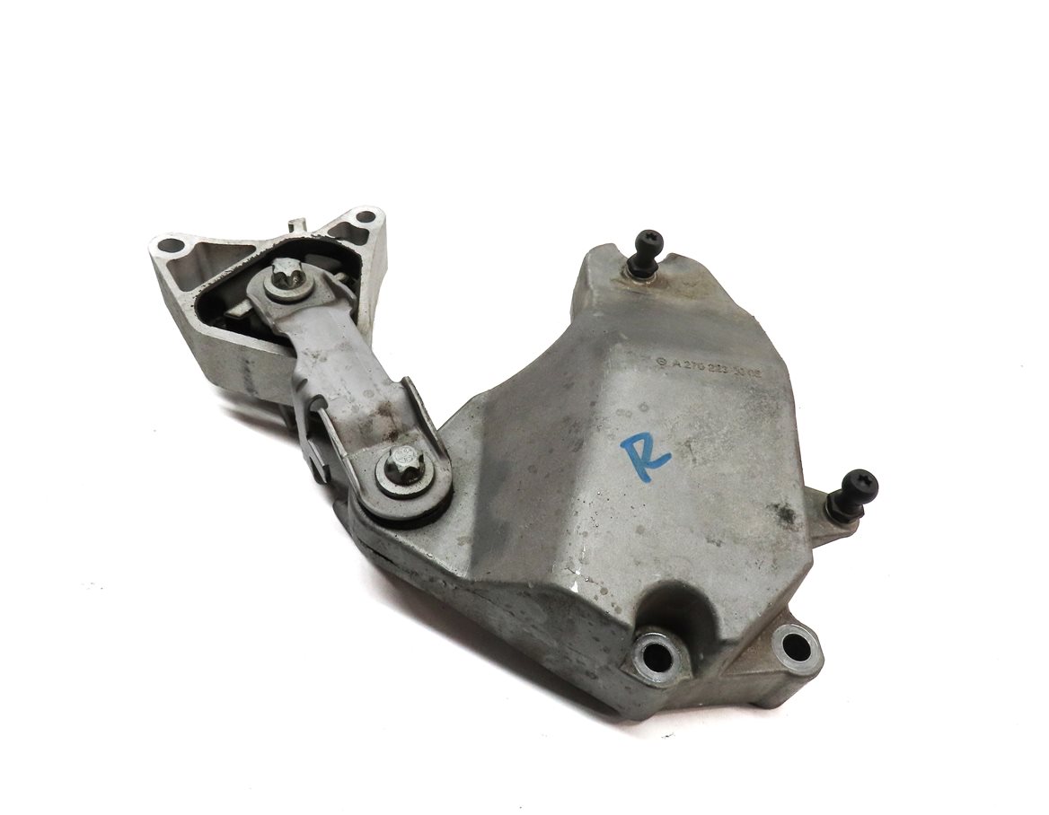 2016 MERCEDES GLA250 (X156) 2.0L TURBO (M270) ENGINE RIGHT UPPER MOUNT BRACKET
