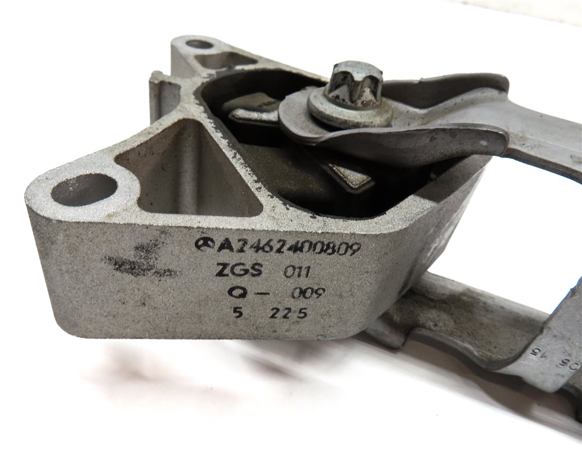 Thumbnail 7: 2016 MERCEDES GLA250 (X156) 2.0L TURBO (M270) ENGINE RIGHT UPPER MOUNT BRACKET