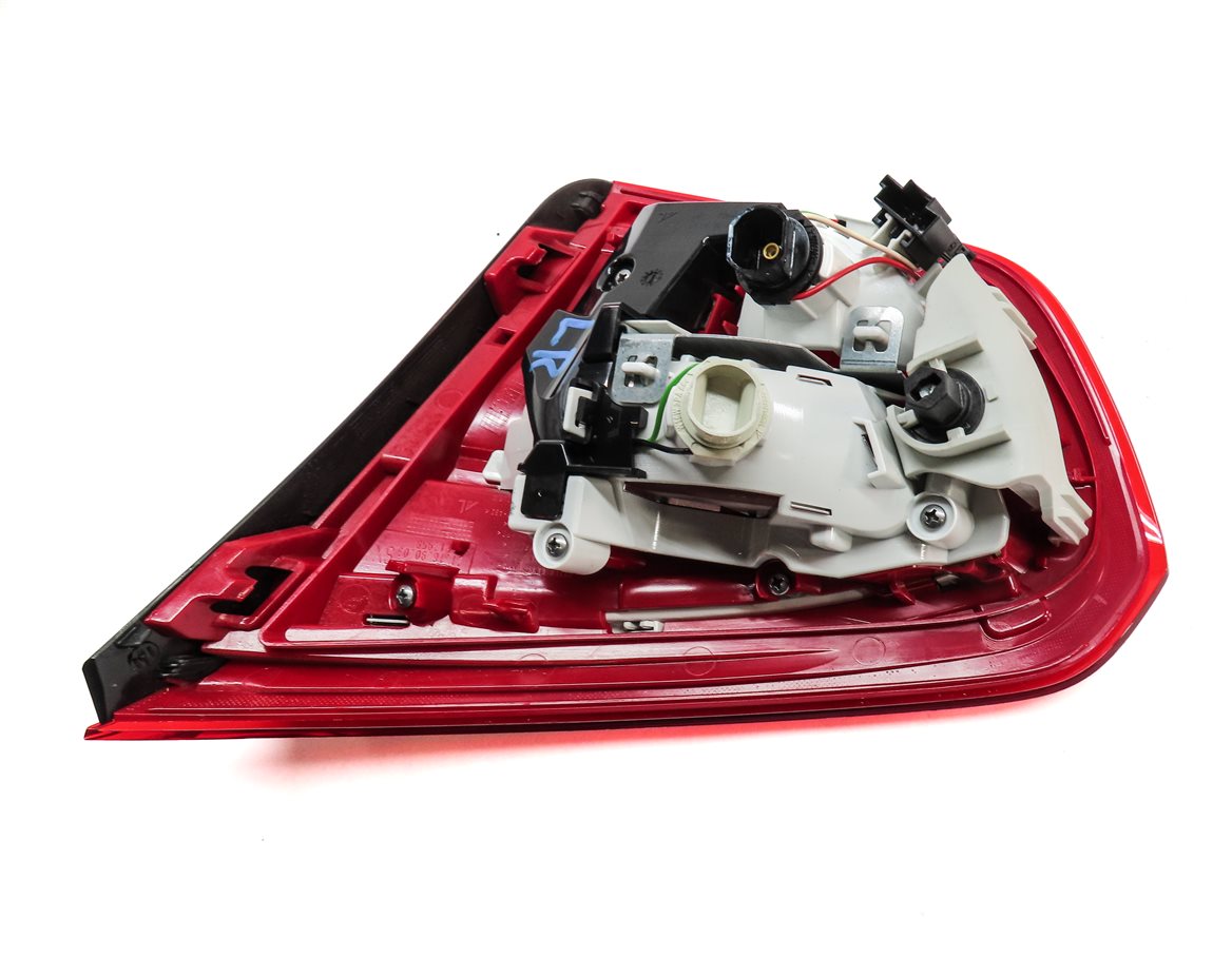 Thumbnail 5: 2015-2020 MERCEDES GLA250 (X156) LEFT DRIVER REAR INNER TAILLIGHT LIGHT LAMP