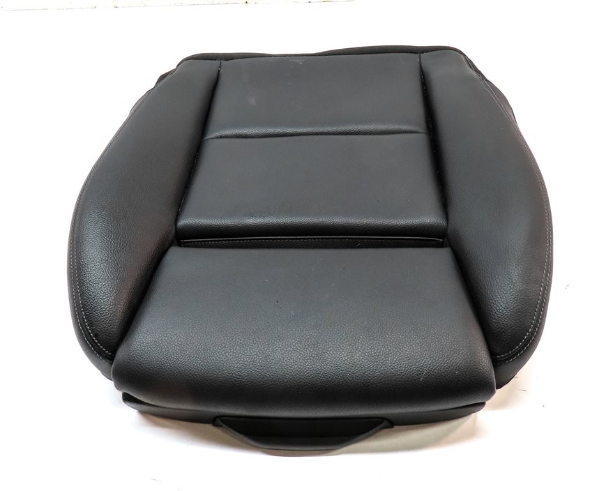 Thumbnail 2: 2016 MERCEDES GLA250 (X156) FRONT RIGHT LOWER STANDARD SEAT CUSHION (BLACK)
