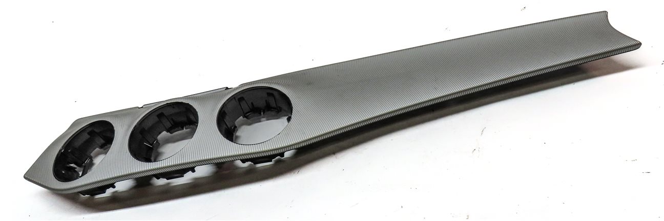 Thumbnail 3: 2016 MERCEDES GLA250 (X156) FRONT DASH TRIM PANEL (VERTICAL LIGHT)