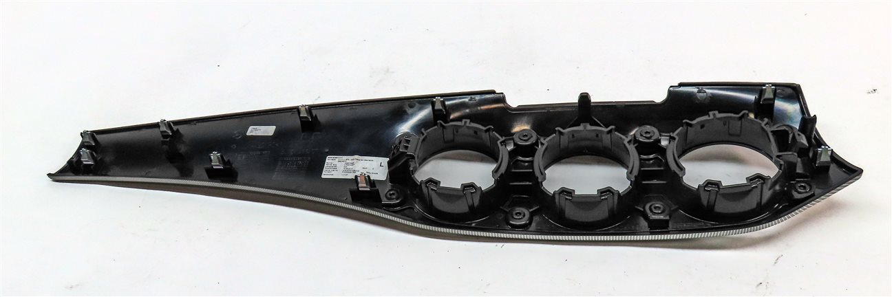 Thumbnail 5: 2016 MERCEDES GLA250 (X156) FRONT DASH TRIM PANEL (VERTICAL LIGHT)