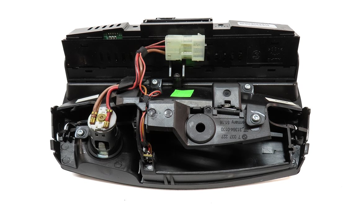 Thumbnail 5: 2008 BMW Z4 CONVERTIBLE E85 FRONT CENTER CONSOLE ASHTRAY w/ SWITCH PANEL (BLACK)
