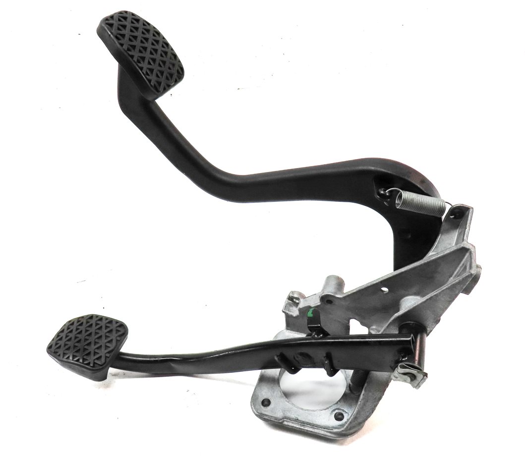 Thumbnail 4: 2008 BMW Z4 CONVERTIBLE (E85) MANUAL TRANSMISSION BRAKE & CLUTCH PEDAL ASSEMBLY