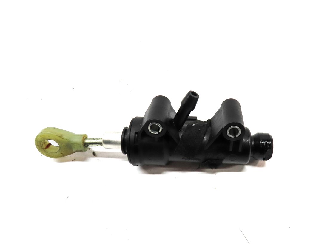Thumbnail 2: 2008 BMW Z4 CONVERTIBLE (E85) 3.0L (N52) ENGINE CLUTCH MASTER CYLINDER