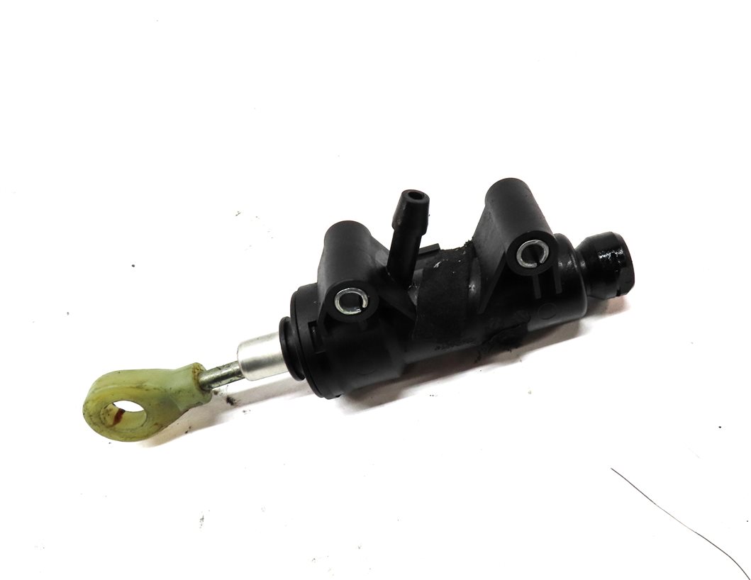 Thumbnail 3: 2008 BMW Z4 CONVERTIBLE (E85) 3.0L (N52) ENGINE CLUTCH MASTER CYLINDER