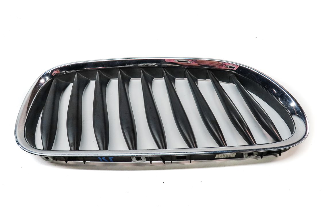 Thumbnail 2: 2003-2008 BMW Z4 (E85) RIGHT FRONT PASSENGER HOOD VENT GRILLE (GRAPHITE CHROME)