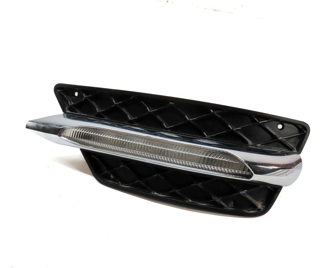 Thumbnail 1: 2012-2015 MERCEDES C-CLASS (W204) LEFT FRONT DRIVER FOGLIGHT FOG LIGHT w/ TRIM