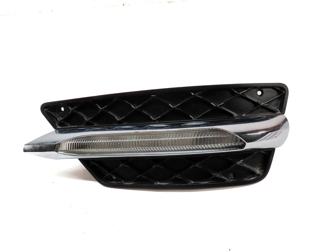 Thumbnail 3: 2012-2015 MERCEDES C-CLASS (W204) LEFT FRONT DRIVER FOGLIGHT FOG LIGHT w/ TRIM