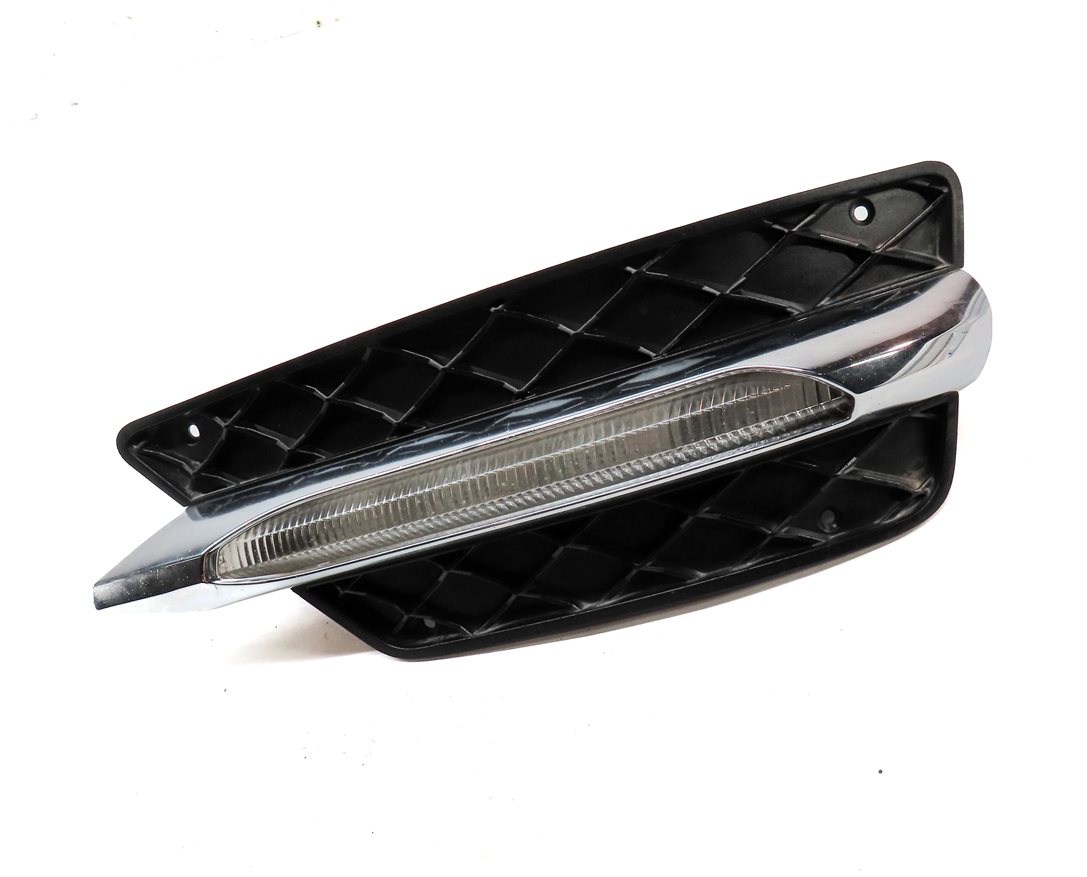 Thumbnail 4: 2012-2015 MERCEDES C-CLASS (W204) LEFT FRONT DRIVER FOGLIGHT FOG LIGHT w/ TRIM