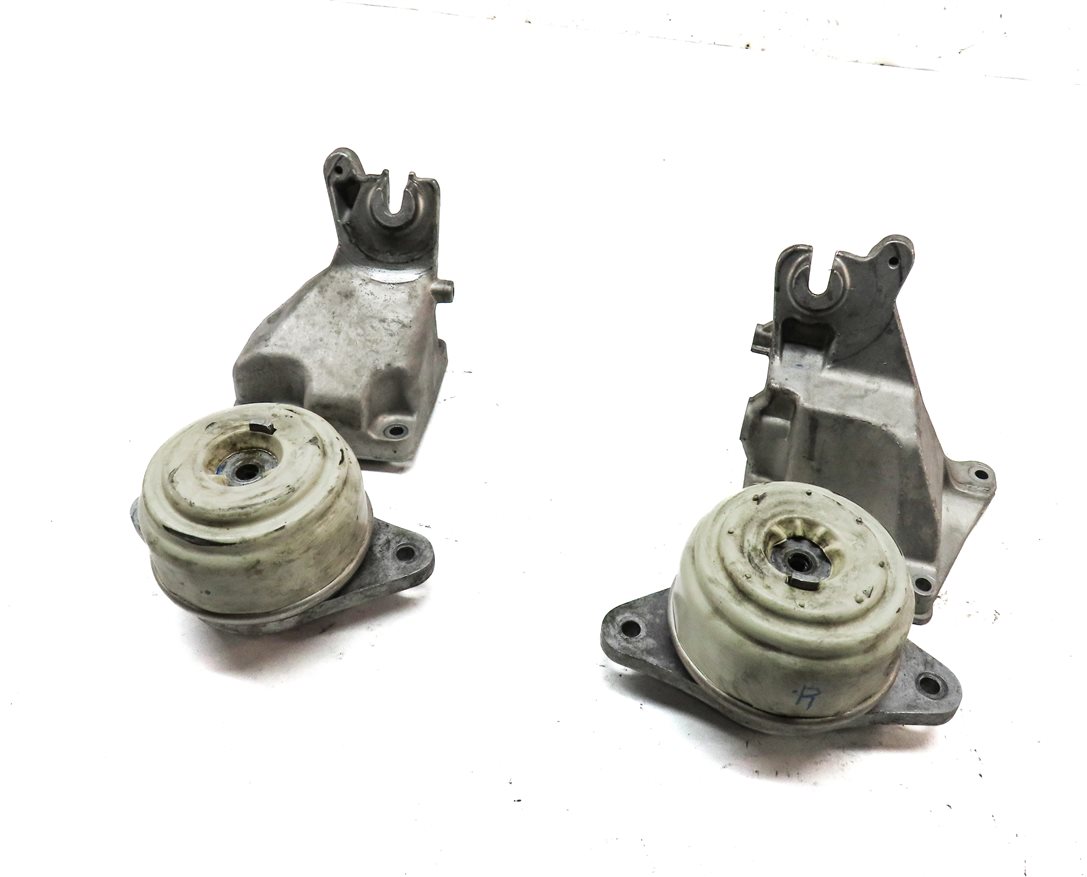 Thumbnail 1: 2012 MERCEDES C300 (W204) 3.0L (272.948) ENGINE MOTOR MOUNT & BRACKET SET 4