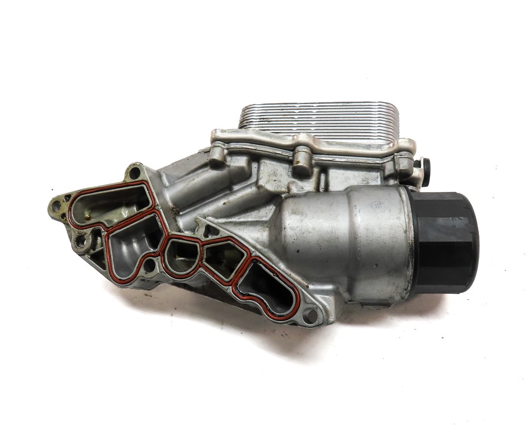 Thumbnail 7: 2012 MERCEDES C300 (W204) 3.0L (272.948) ENGINE OIL FILTER HOUSING w/ OIL COOLER