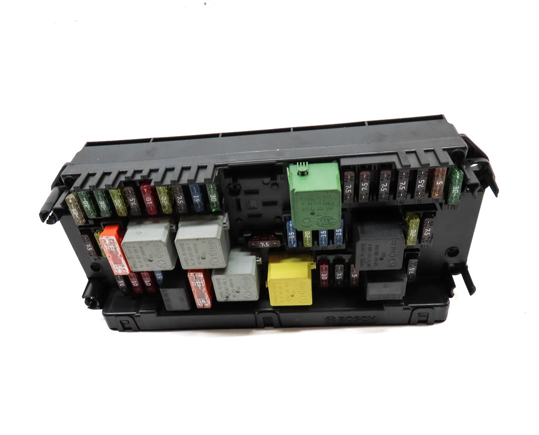 Thumbnail 2: 2012 MERCEDES C300 (W204) FRONT SIGNAL ACQUISITION MODULE SAM w/ FUSE BOX