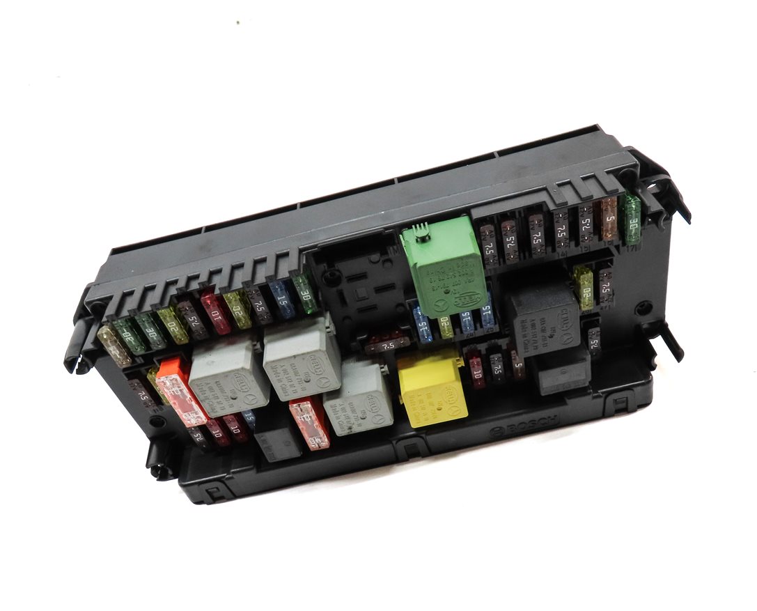 Thumbnail 3: 2012 MERCEDES C300 (W204) FRONT SIGNAL ACQUISITION MODULE SAM w/ FUSE BOX