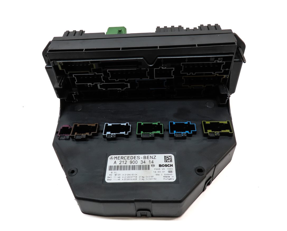 Thumbnail 4: 2012 MERCEDES C300 (W204) FRONT SIGNAL ACQUISITION MODULE SAM w/ FUSE BOX