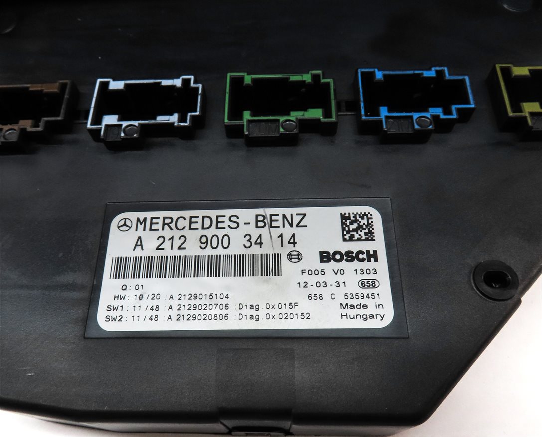 Thumbnail 5: 2012 MERCEDES C300 (W204) FRONT SIGNAL ACQUISITION MODULE SAM w/ FUSE BOX