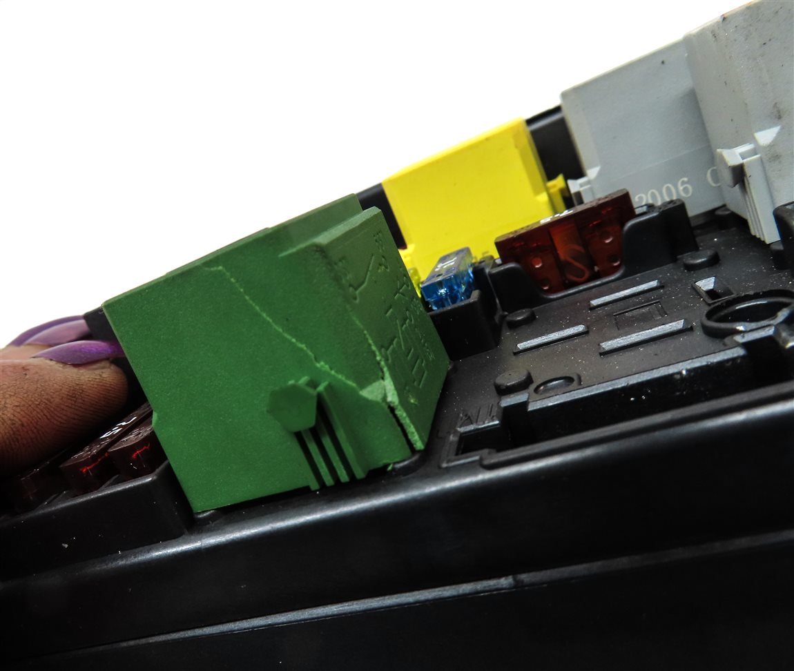 Thumbnail 6: 2012 MERCEDES C300 (W204) FRONT SIGNAL ACQUISITION MODULE SAM w/ FUSE BOX