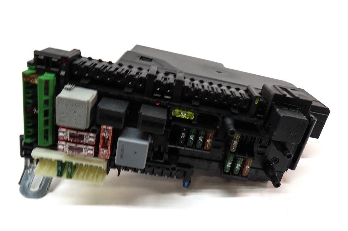11-15 MERCEDES C250 C300 C350 (W204) REAR SIGNAL ACQUISITION CONTROL MODULE SAM