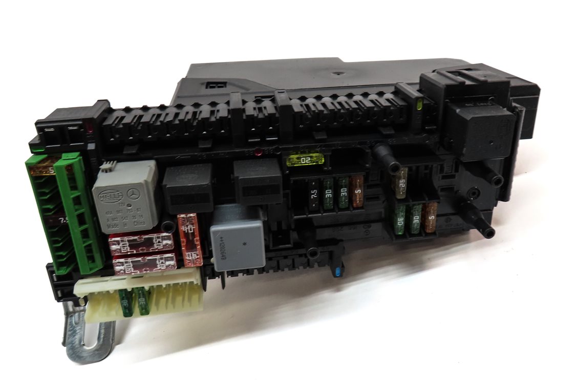 Thumbnail 2: 11-15 MERCEDES C250 C300 C350 (W204) REAR SIGNAL ACQUISITION CONTROL MODULE SAM