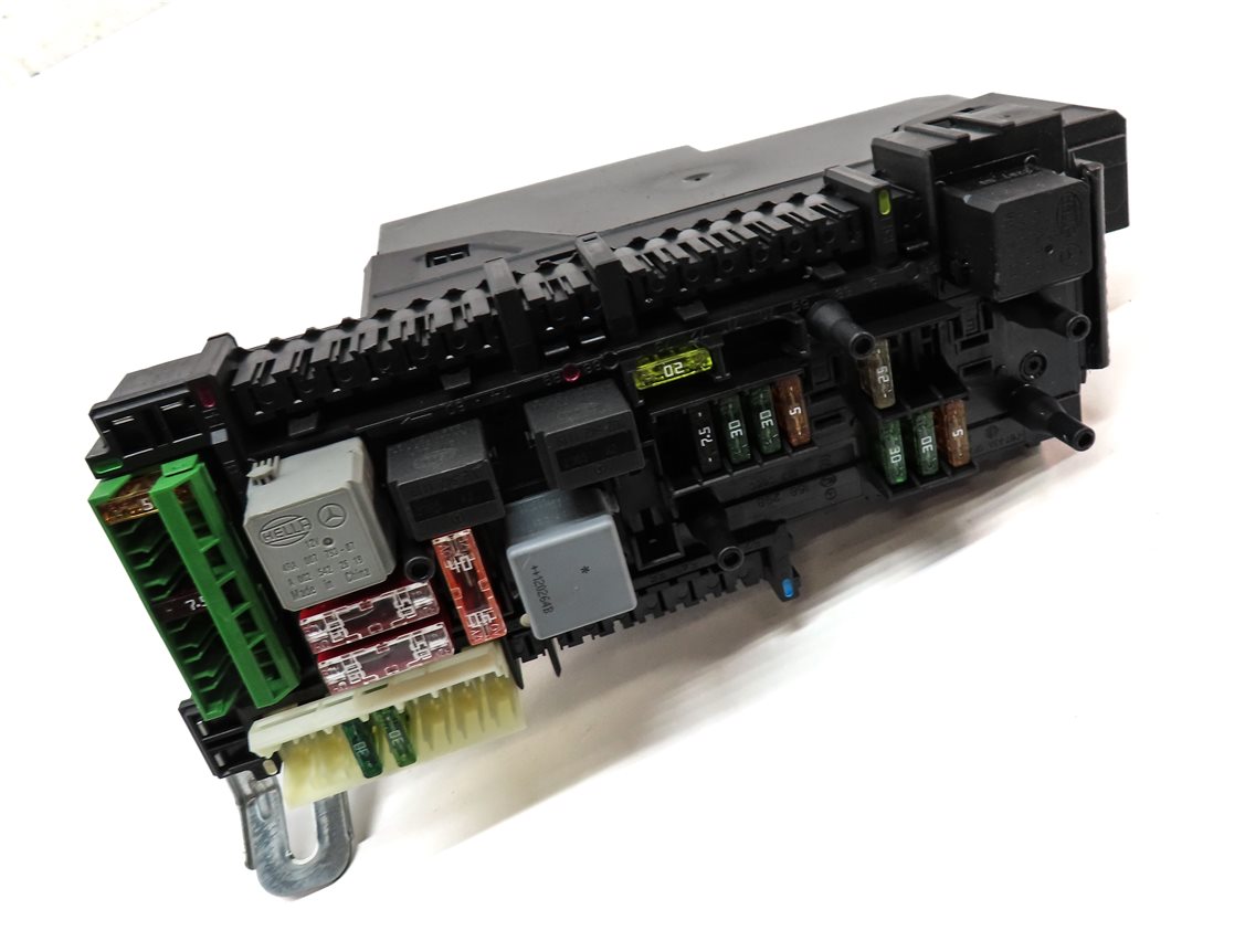 Thumbnail 3: 11-15 MERCEDES C250 C300 C350 (W204) REAR SIGNAL ACQUISITION CONTROL MODULE SAM