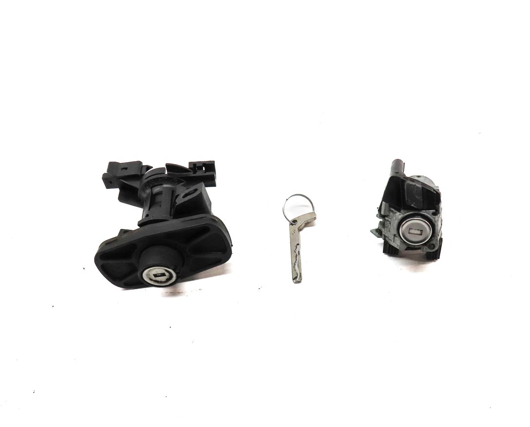 Thumbnail 2: 2012 MERCEDES C300 (W204) FRONT LEFT DRIVER REAR TRUNK LOCK CYLINDER & KEY SET