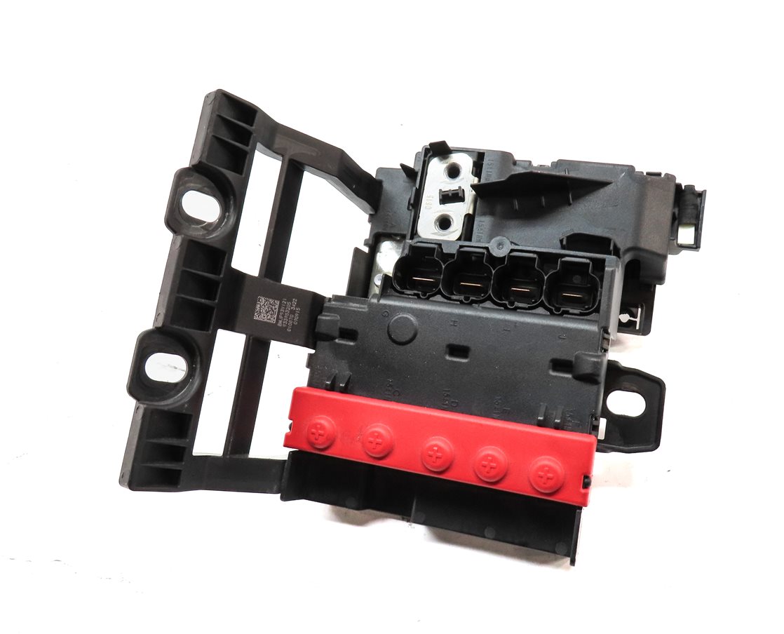 Thumbnail 2: 2016 BMW 750i (G11) REAR POSITIVE BATTERY TERMINAL JUNCTION BOX