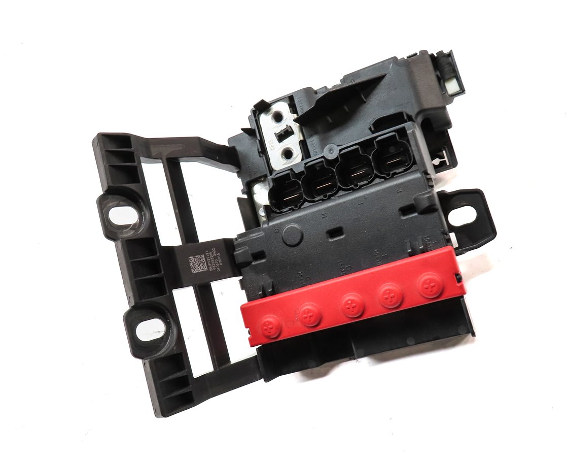 Thumbnail 3: 2016 BMW 750i (G11) REAR POSITIVE BATTERY TERMINAL JUNCTION BOX
