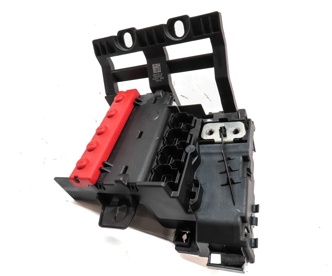 Thumbnail 4: 2016 BMW 750i (G11) REAR POSITIVE BATTERY TERMINAL JUNCTION BOX