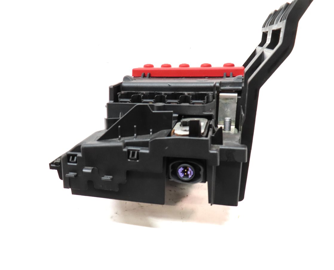 Thumbnail 5: 2016 BMW 750i (G11) REAR POSITIVE BATTERY TERMINAL JUNCTION BOX