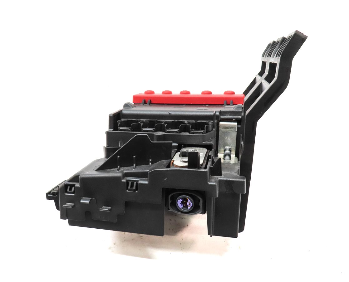Thumbnail 6: 2016 BMW 750i (G11) REAR POSITIVE BATTERY TERMINAL JUNCTION BOX