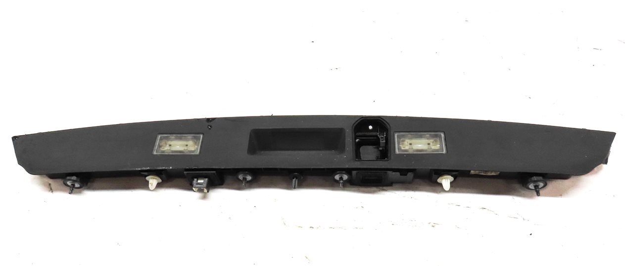 Thumbnail 2: 2016 BMW 750i (G11) REAR TRUNK LICENSE PLATE LIGHT TRIM PANEL w/ HANDLE