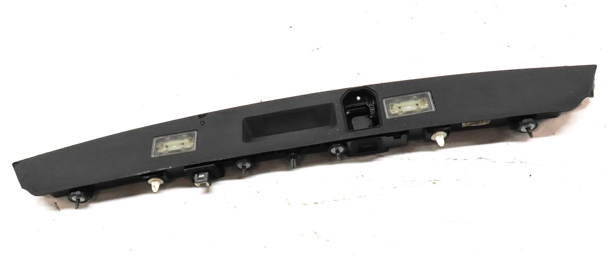 Thumbnail 3: 2016 BMW 750i (G11) REAR TRUNK LICENSE PLATE LIGHT TRIM PANEL w/ HANDLE