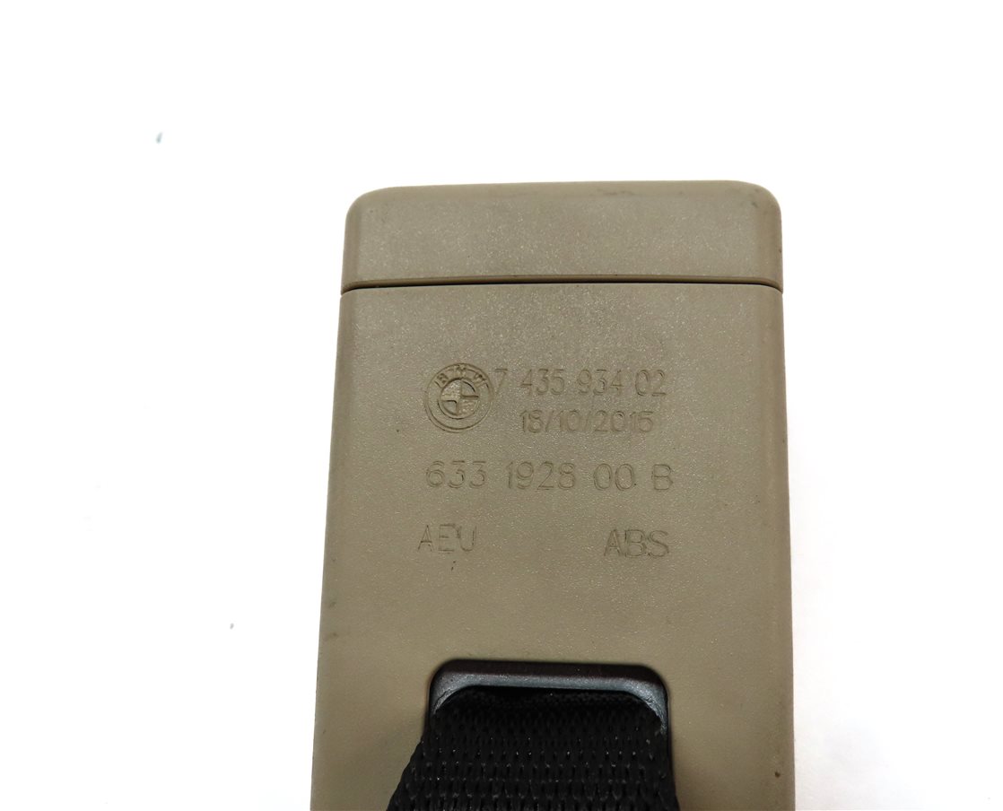 Thumbnail 5: 2016 BMW 750i (G11) REAR CENTER SEATBELT SEAT BELT BUCKLE RECEIVER (Beige)