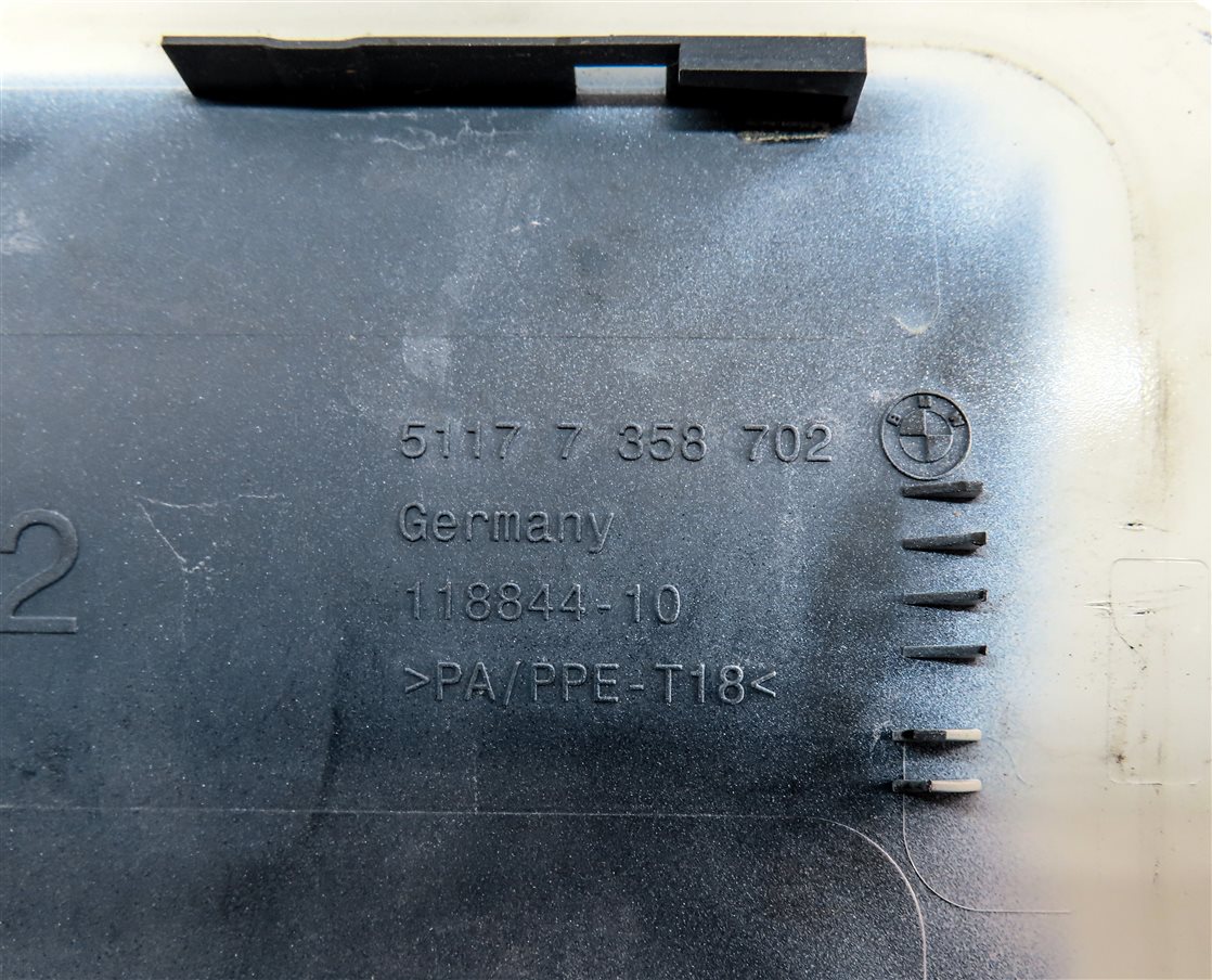 Thumbnail 6: 2016 BMW 750i (G11) GAS FUEL TANK DOOR FLAP (White)