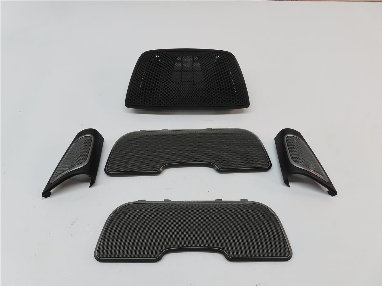 Thumbnail 1: 2016 BMW 750i (G11) STEREO RADIO HARMAN KARDON SPEAKER GRILLE COVER SET 5