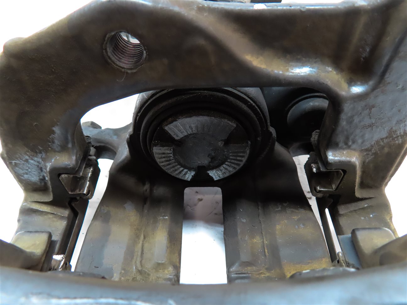 Thumbnail 7: 2016-2019 BMW 740i 750i (G11) REAR LEFT BRAKE CALIPER w/ PARKING BRAKE ACTUATOR