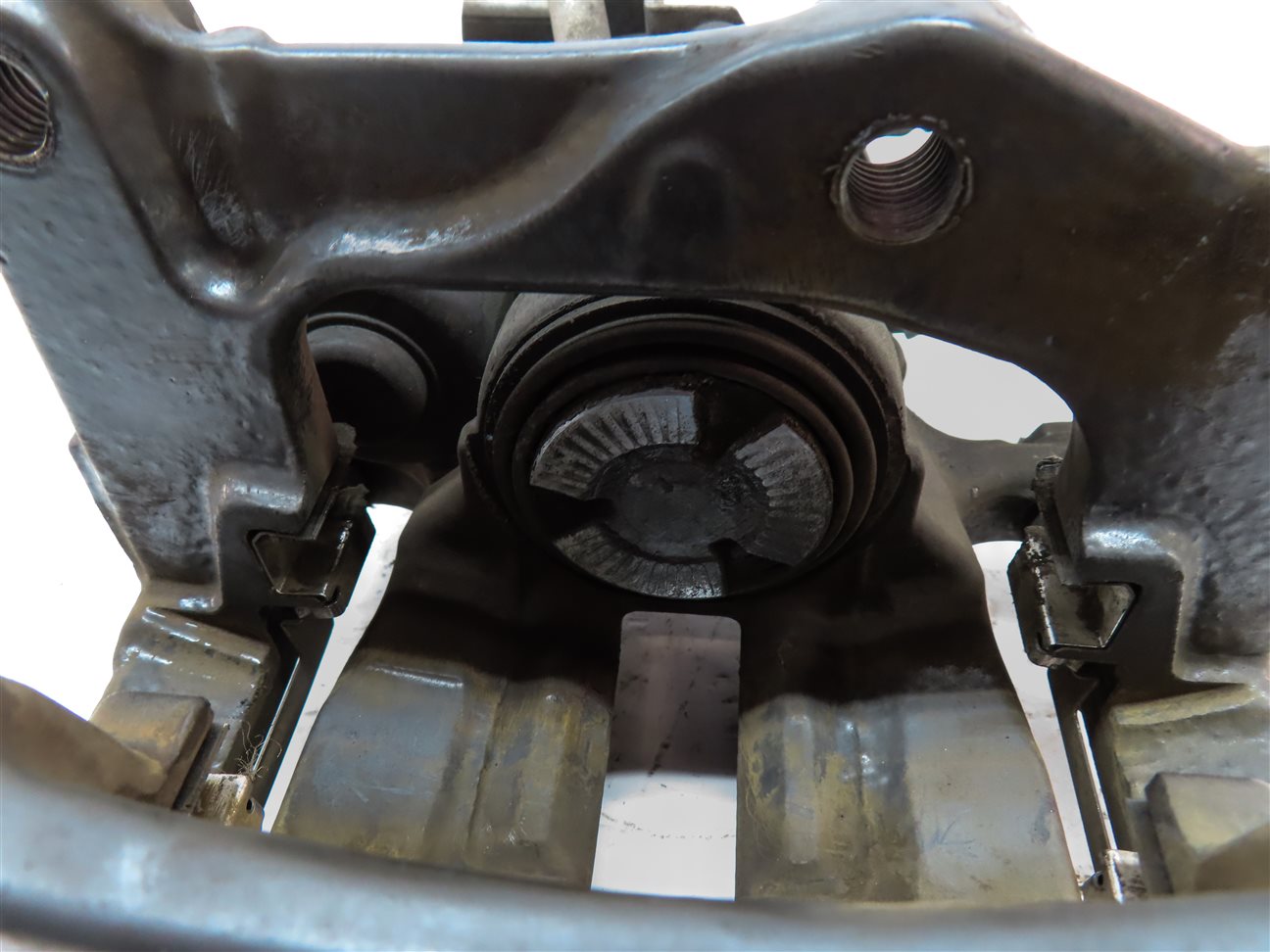 Thumbnail 7: 2016-2019 BMW 740i 750i (G11) REAR RIGHT BRAKE CALIPER w/ PARKING BRAKE ACTUATOR