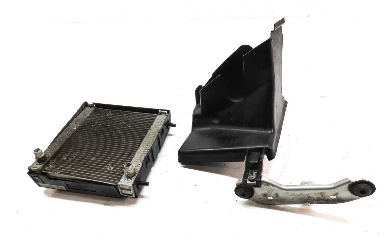 16-20 BMW 5 6GT 7 8 (G11 G14 G15 G30 G32) FRONT LEFT AUXILIARY RADIATOR w/ DUCT