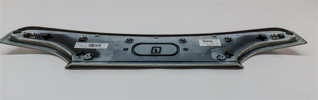Thumbnail 6: 2016 BMW 750i (G11) LOWER TRUNK LID TRIM PANEL (White)