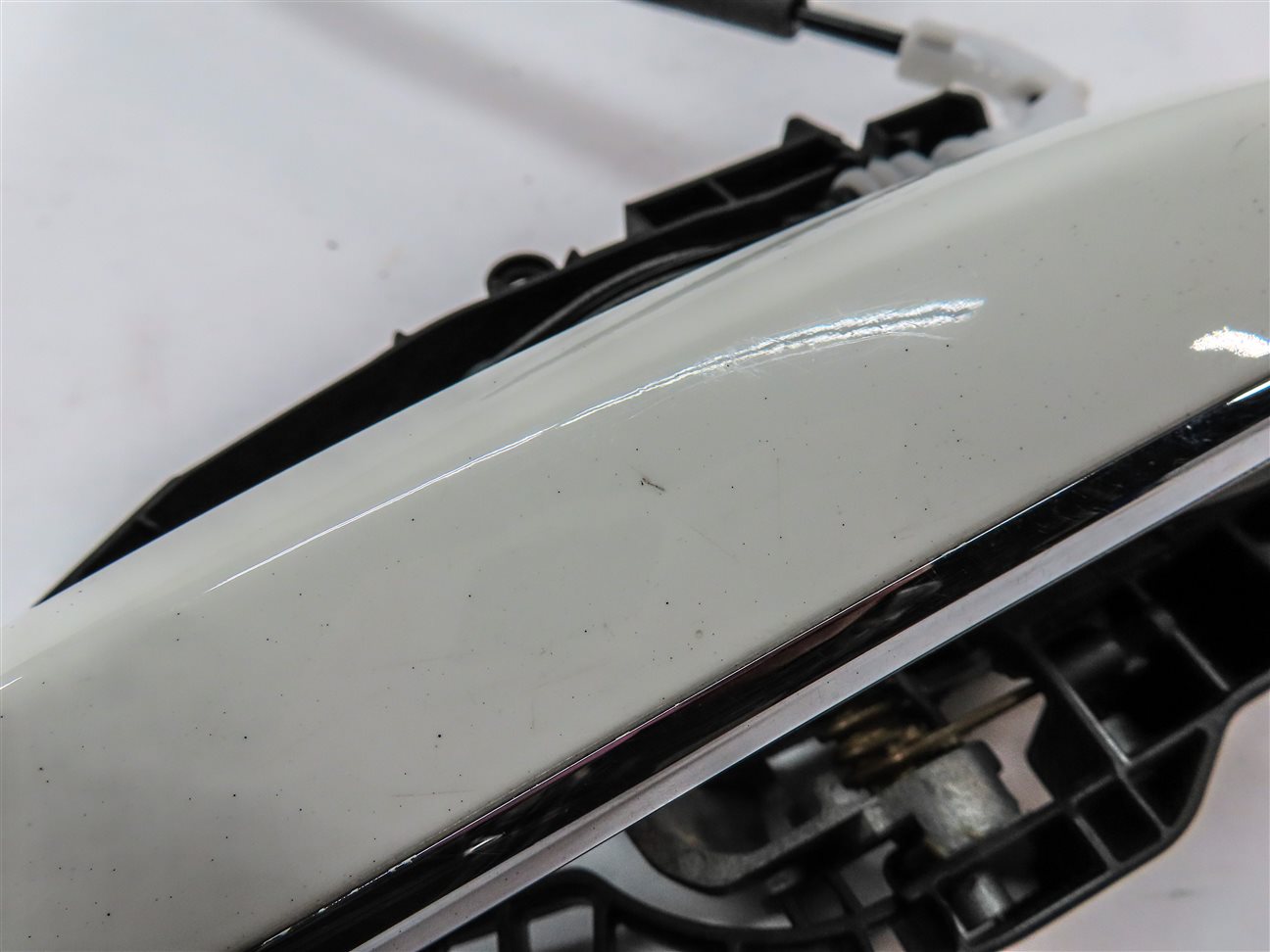 Thumbnail 6: 2016-2019 BMW 7 SERIES (G11) REAR RIGHT PASSENGER EXTERIOR DOOR HANDLE (White)