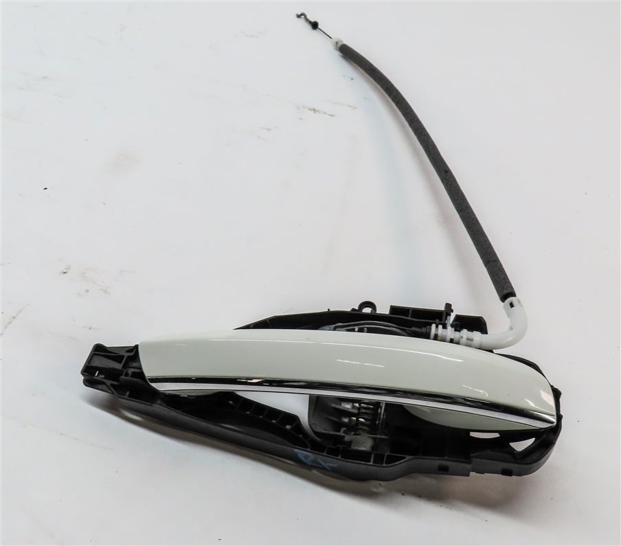 2016-2019 BMW 7 SERIES (G11) FRONT RIGHT PASSENGER EXTERIOR DOOR HANDLE (White)
