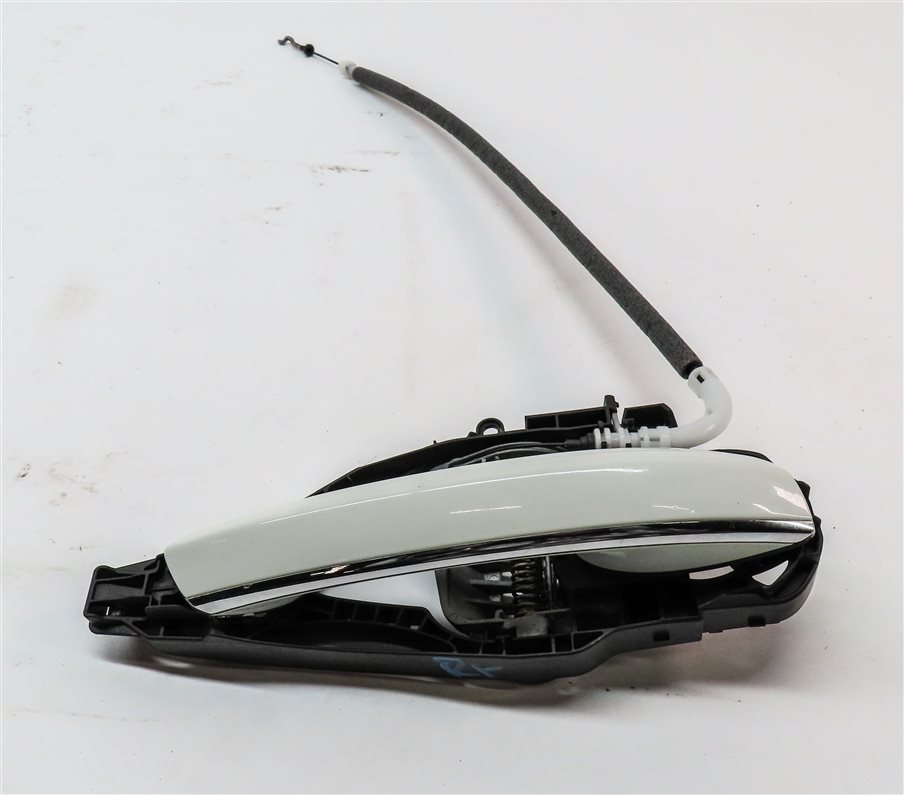 Thumbnail 2: 2016-2019 BMW 7 SERIES (G11) FRONT RIGHT PASSENGER EXTERIOR DOOR HANDLE (White)