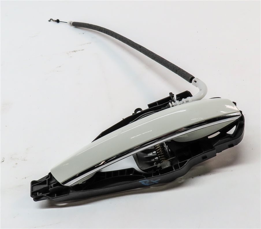 Thumbnail 3: 2016-2019 BMW 7 SERIES (G11) FRONT RIGHT PASSENGER EXTERIOR DOOR HANDLE (White)