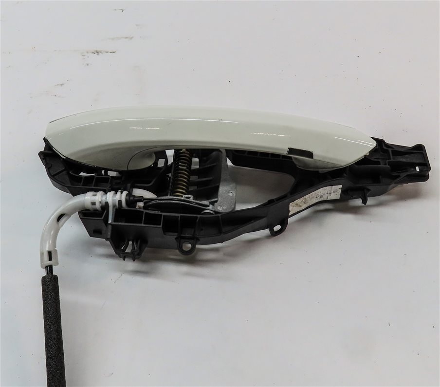 Thumbnail 4: 2016-2019 BMW 7 SERIES (G11) FRONT RIGHT PASSENGER EXTERIOR DOOR HANDLE (White)