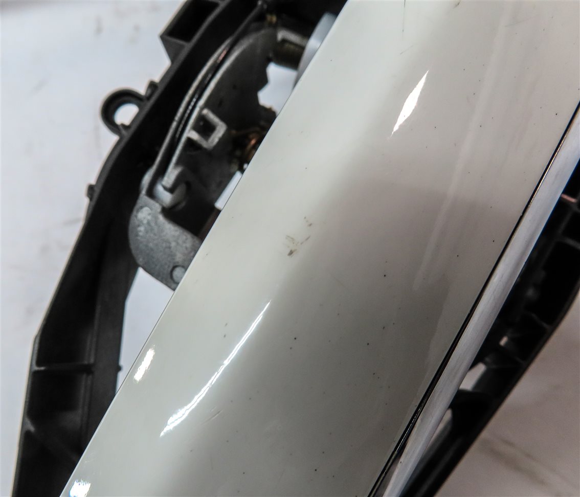 Thumbnail 6: 2016-2019 BMW 7 SERIES (G11) FRONT RIGHT PASSENGER EXTERIOR DOOR HANDLE (White)
