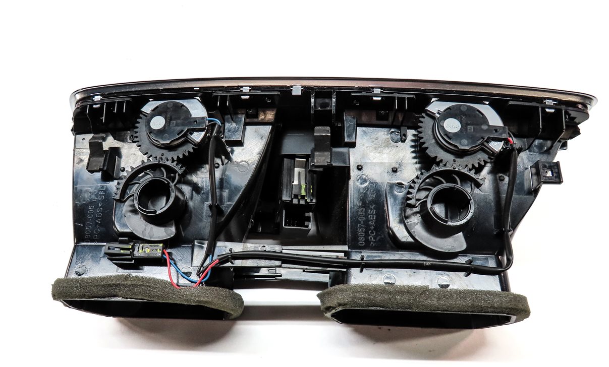 Thumbnail 5: 2016 AUDI Q3 (8U) FRONT CENTER DASH HVAC A/C HEATER AIR VENT (BLACK)