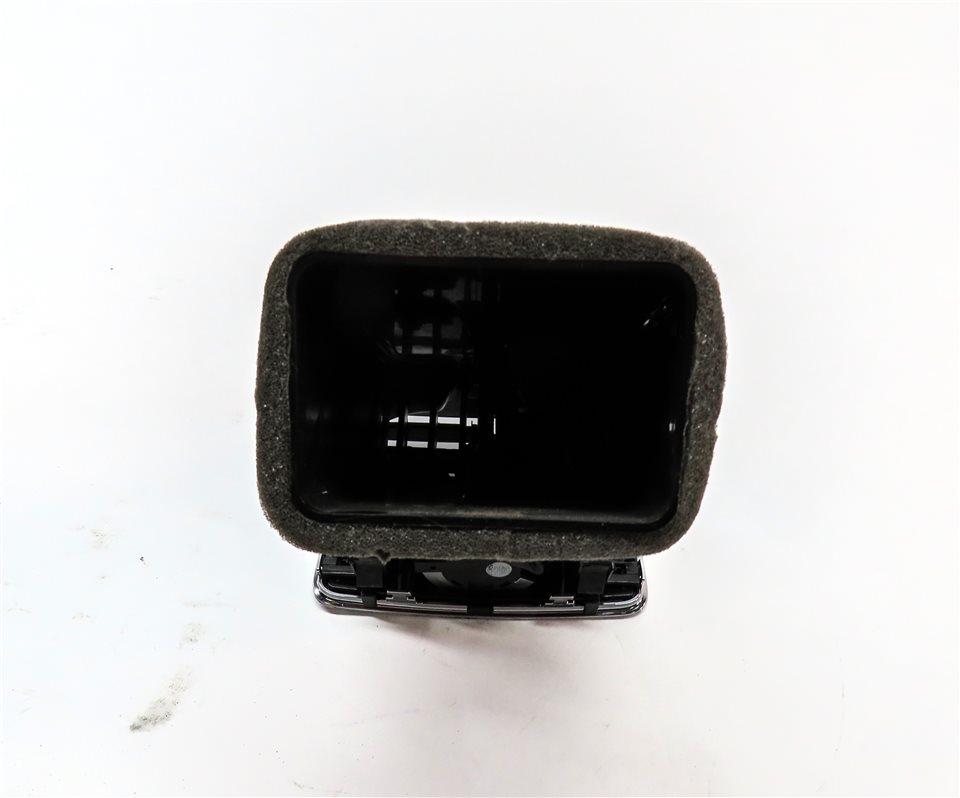Thumbnail 4: 2016 AUDI Q3 (8U) REAR CENTER CONSOLE HVAC A/C HEATER AIR VENT (BLACK)