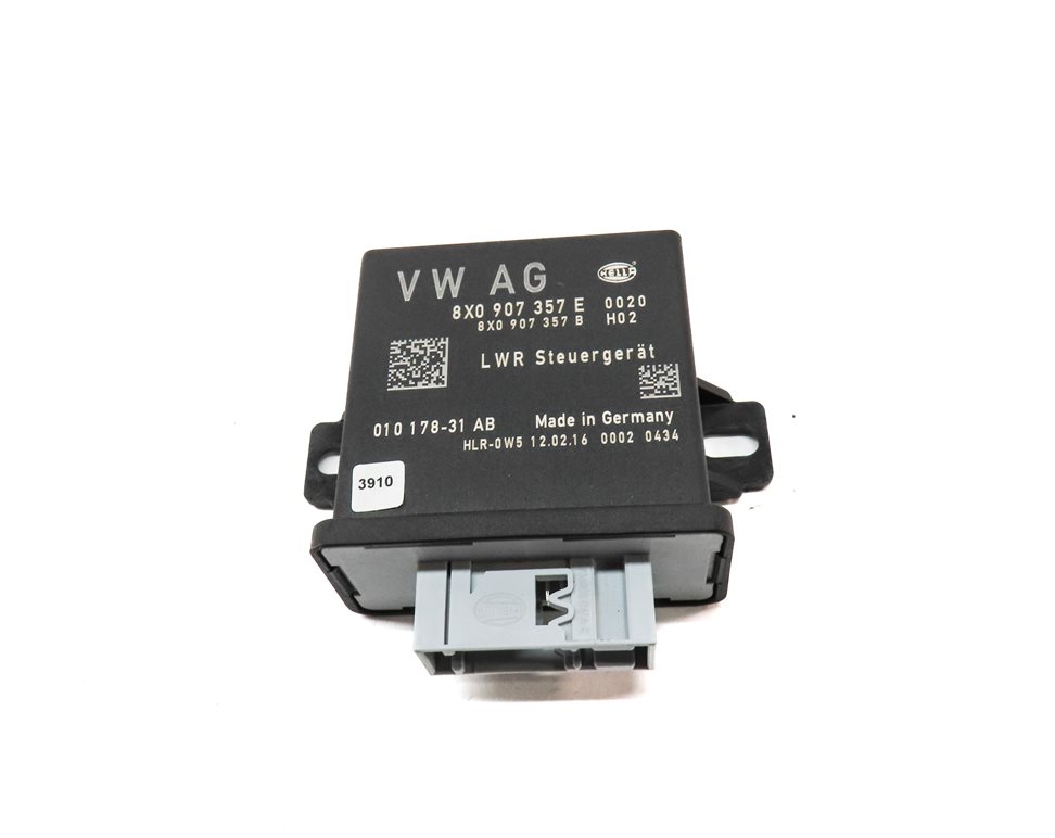 Thumbnail 2: 2016 AUDI Q3 (8U) HEADLIGHT HEAD LIGHT RANGE CONTROL MODULE