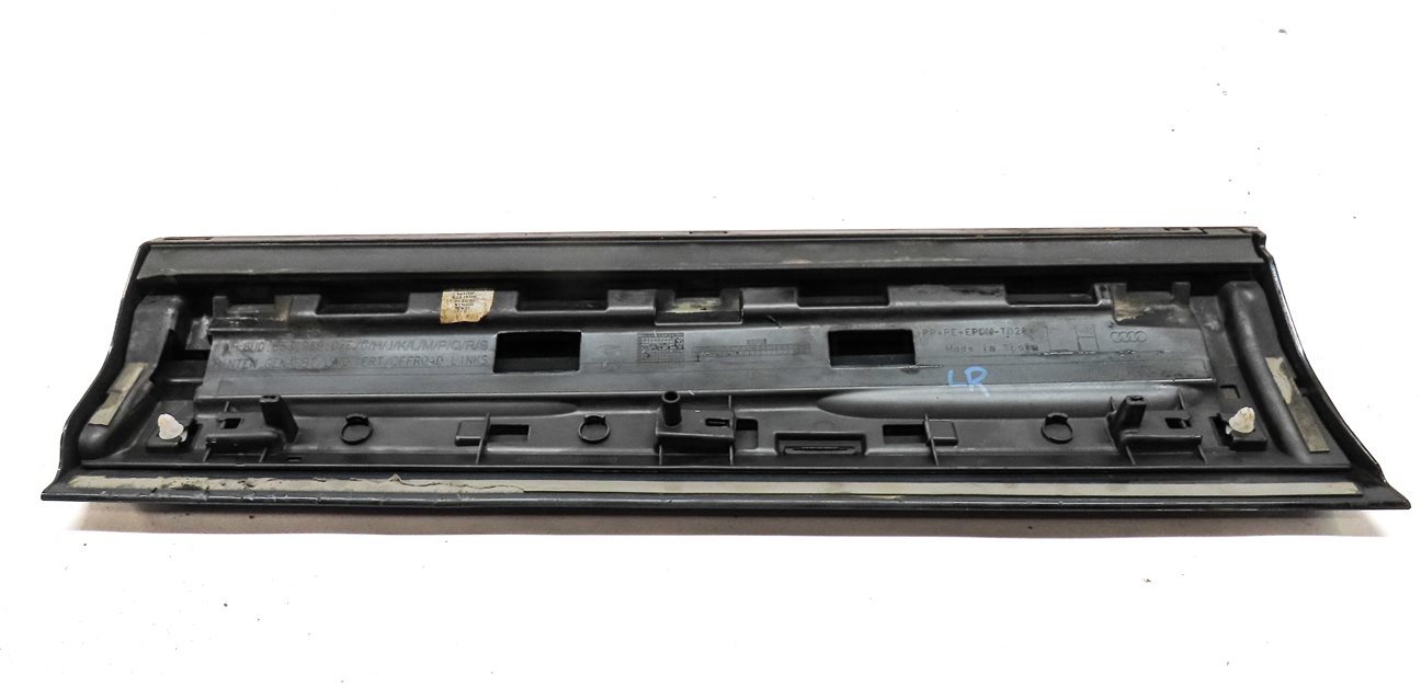Thumbnail 5: 16-18 AUDI Q3 8U REAR LEFT LOWER DOOR TRIM MOULDING (Black)